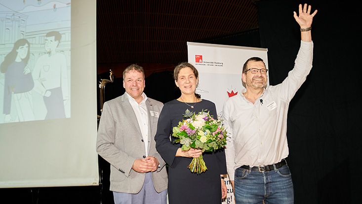 The photo in the Audimax shows immense joy among the three-member speaker team of CLICCS