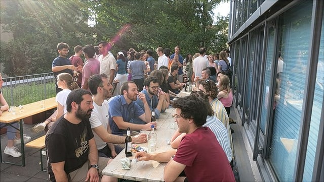 1-party-outside-733x414-640x361 Party Networking Outside
