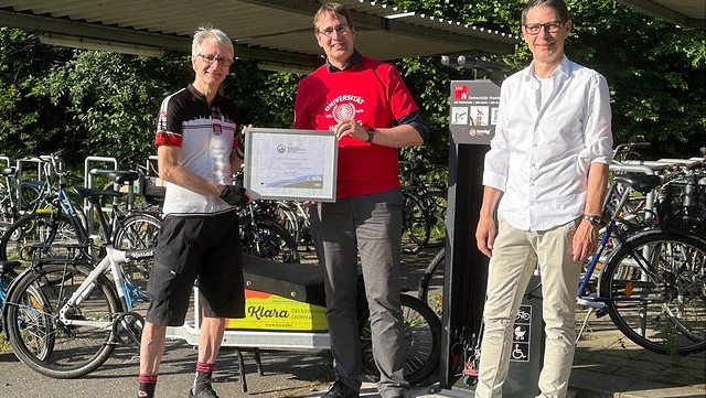 Bild der Verleihung der Auszeichnung 'Fahrradfreundlicher Arbeitgeber'