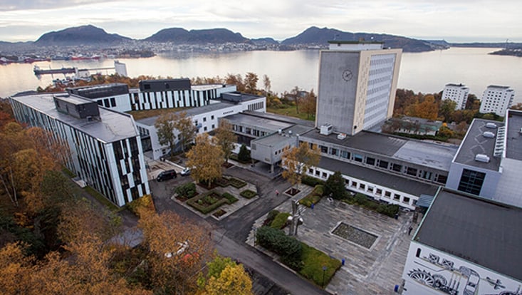 Impression of buildings and a lake