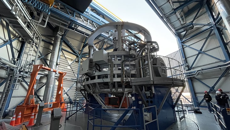 Innenansicht des VISTA-Teleskops mit geöffneter Koppel