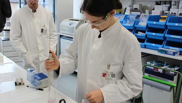 img-5853-733x414 Schüler beim Ferienpraktikum 2025