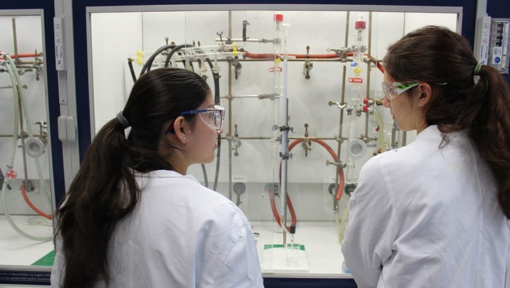 img-5860-733x414 Schüler beim Ferienpraktikum 2025