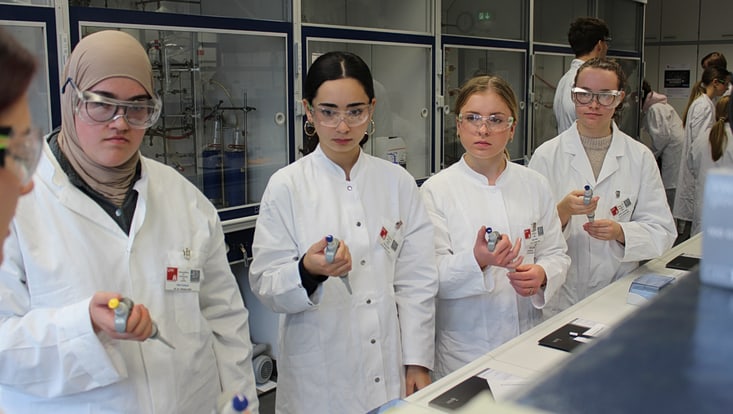 img-5865-733x414 Schüler beim Ferienpraktikum 2025