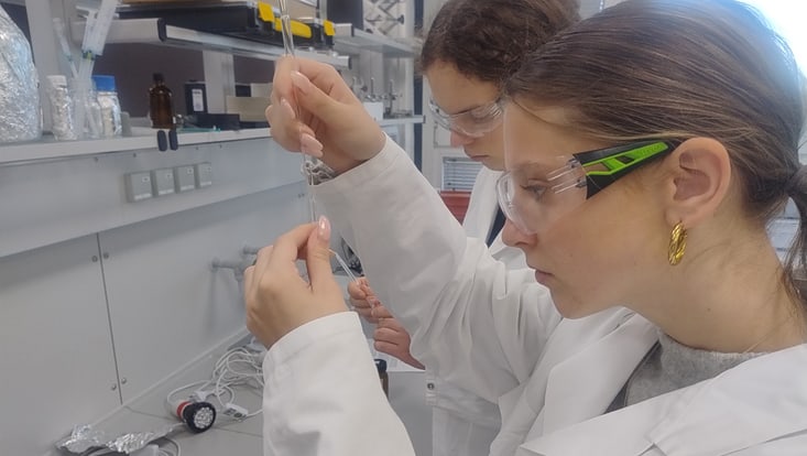 img-20251021-07-733x414 Schüler beim Ferienpraktikum 2025