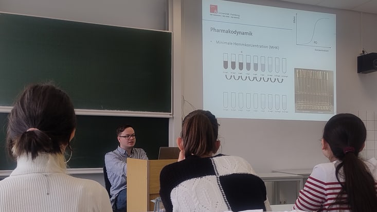 img-20251021-09-733x414 Schüler beim Ferienpraktikum 2025