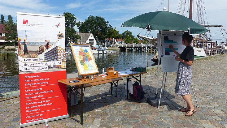 Bild von dem Befragungsstand am Hafen in Eckernförde
