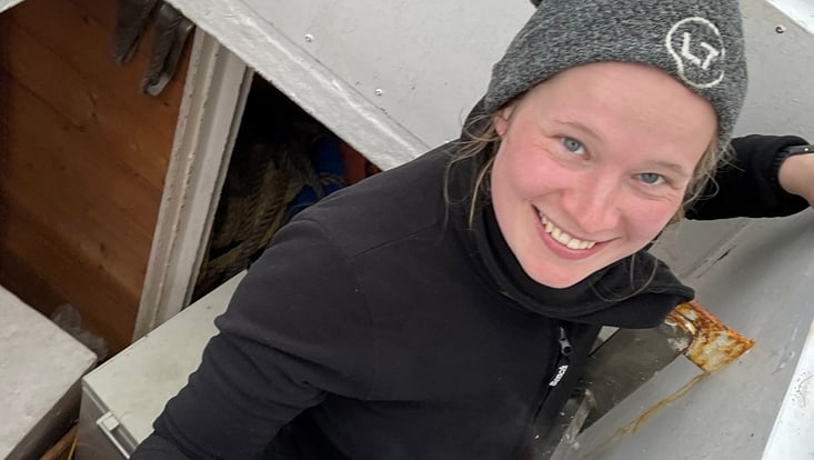 Elena Hauten auf einem Schiff.