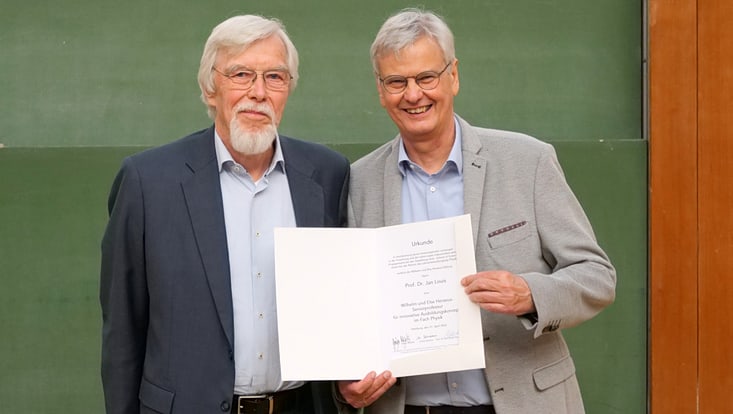 Jan Louis with Rolf-Dieter Heuer, a board member of the Wilhelm und Else Heraeus Foundation