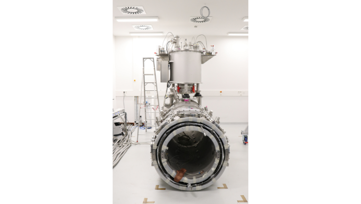 Photo of the MADMAX cryostat