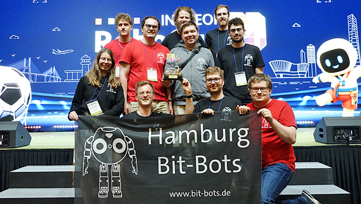 Erfolg für den Fachbereich Informatik der Universität Hamburg: Das studentische Roboterfußballteam „Hamburg Bit-Bots“ hat bei der diesjährigen RoboCup-Weltmeisterschaft im südkoreanischen Incheon den zweiten Platz in der Humanoid Soccer League – Smal