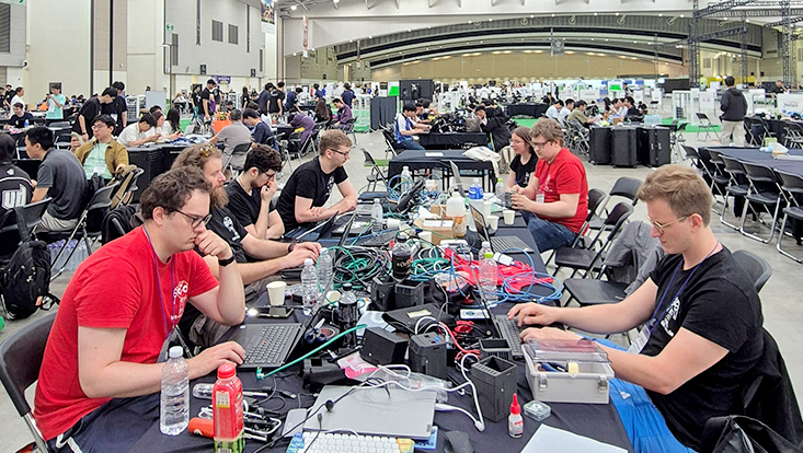 Hamburg Bit-Bots werden Vizeweltmeister im Roboterfußball