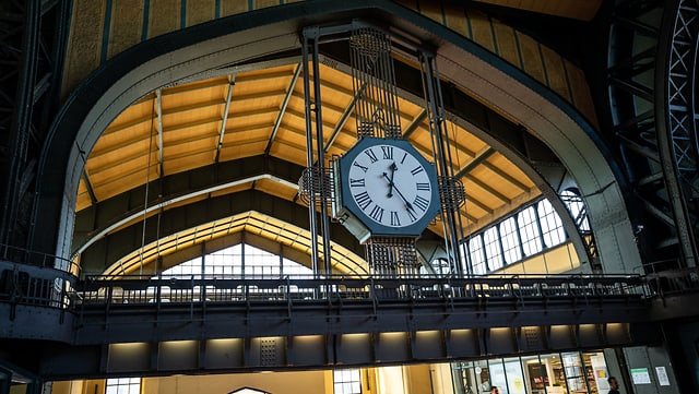 wandelhalle-uhr-640x361 Bild der Uhr in der Wandelhalle des Hamburger Hauptbahnhofs
