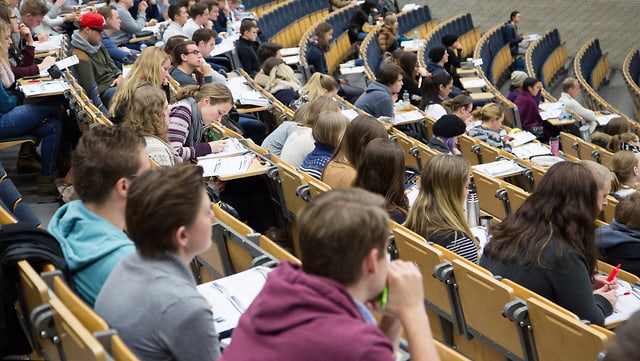 Studierende im Hörsaal Audimax