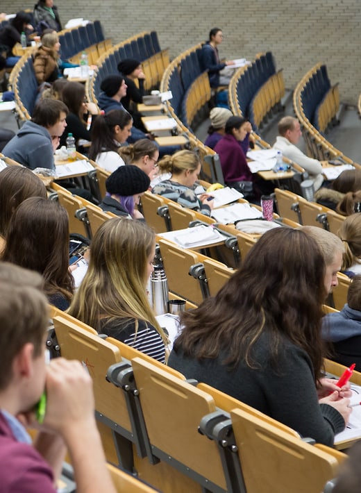 Studierende im Hörsaal Audimax
