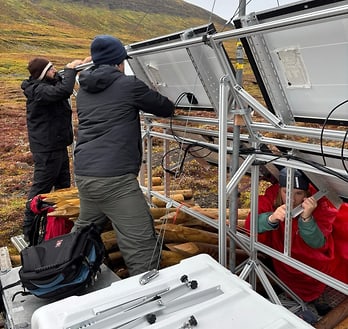 Unterstützung bei der Wartung des Eddy-Kovarianz-Messsystems im Kuup-Ilua-Tal (Blæsedalen). Unterstützung bei der Wartung des Eddy-Kovarianz-Messsystems im Kuup-Ilua-Tal (Blæsedalen).