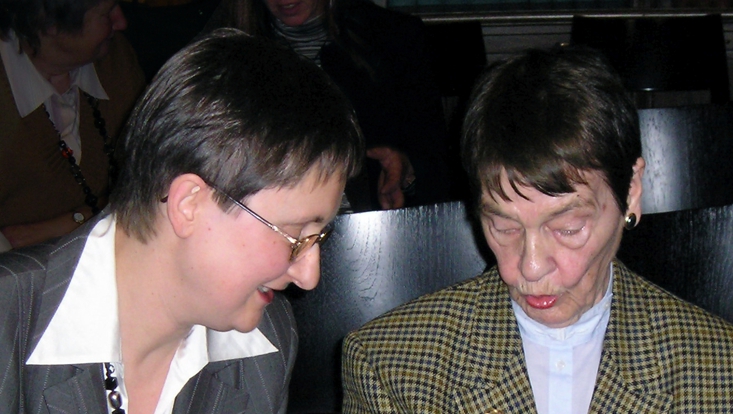 Bild von Loki Schmidt mit Frau Dr. Schwarz