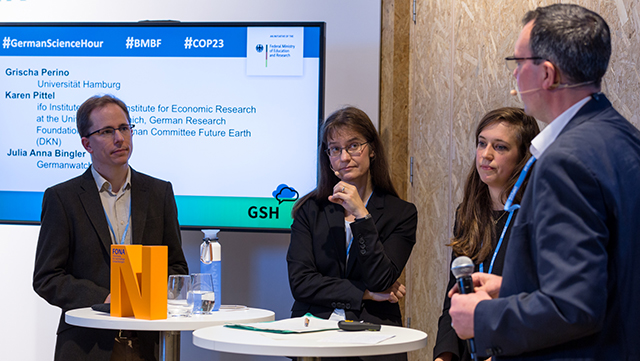 Grischa Perino mit den anderen Teilnehmern der German Science Hour