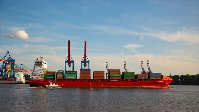 20170718-summer-school-2017-43-640x361 Containerschiff