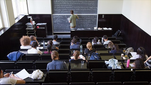 Lehrveranstaltungen und Prüfungen Vorlesung im ESA 1