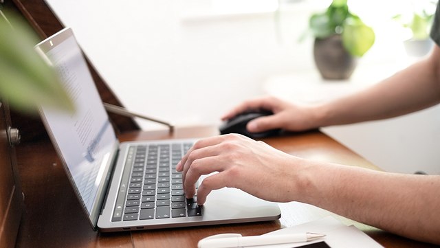 200817-Stud home-office-uhh-lutsch5075-640x361 Kontaktformular Studierende