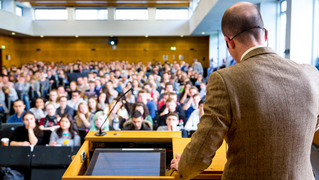 prof-vorlesung-640x361