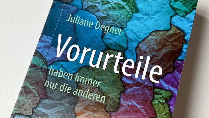 Einband der Sachbuches "Vorurteile haben immer nur die anderen"