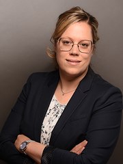 Portraitbild von Frau Dr. Simone Kuhlmann