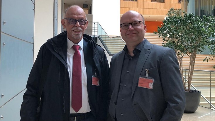 peter-thomas-berlin-0624-733x414 .