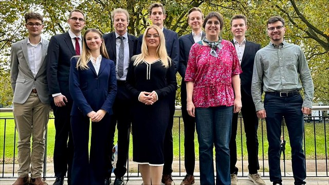 Lehrstuhlteam von Prof. Dr. Robert Koch beim Financial Lines Forum 2024