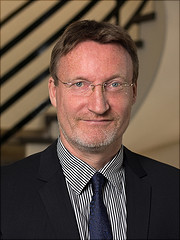 Ein Portraitfoto von Ralf Peter Anders