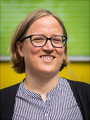 Ein Portraitfoto von Julia Geneuss
