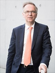 Ein Portraitfoto von Heribert Hirte