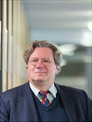 Ein Portraitfoto von Sefan Oeter