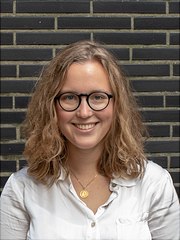 schielfelbein-paulina-img180x240 Ein Portraitfoto von Paulina Schiefelbein