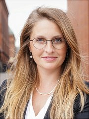 Foto-Dienelt-Ausschnitt-180x240 Anne Dienelt