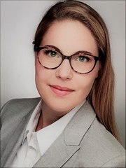 Ein Portraitfoto von Svenja Langenhagen