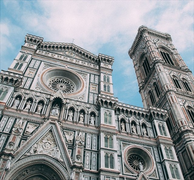 Foto of the Duomo di Firenze (Picture from Pixabay - adapted from  <https://pixabay.com/de/photos/dom-florenz-europa-kirche-3413230/>) Ein Foto der Kathedrale von Florenz