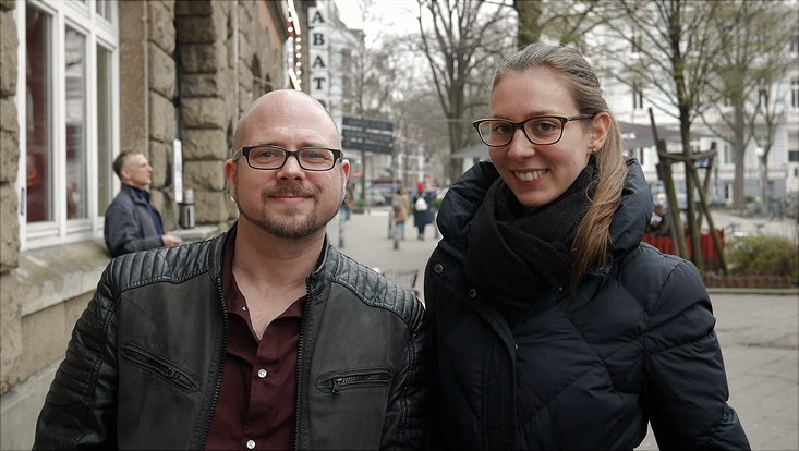 Foto von Timo und Konstanze vor dem AP1