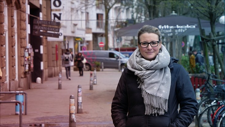 Foto von Kea Glaß im Winter vor dem AP1