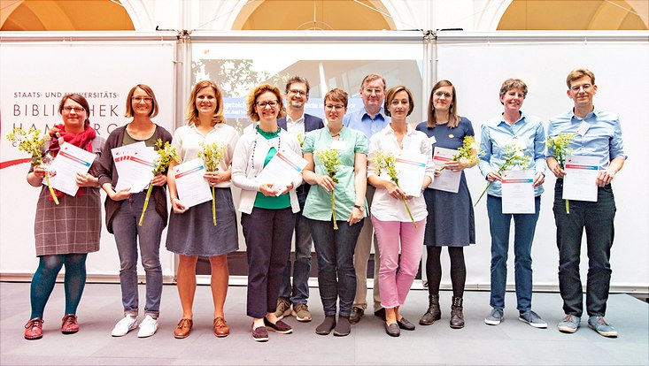 Elf ausgezeichnete Lehrprojekte aus sechs Fakultäten im Lehrlabor Universitätskolleg anlässlich der Jahrestagung am 27. Juni 2019 im Lichthof der Staats- und Universitätsbibliothek Hamburg Carl von Ossietzky