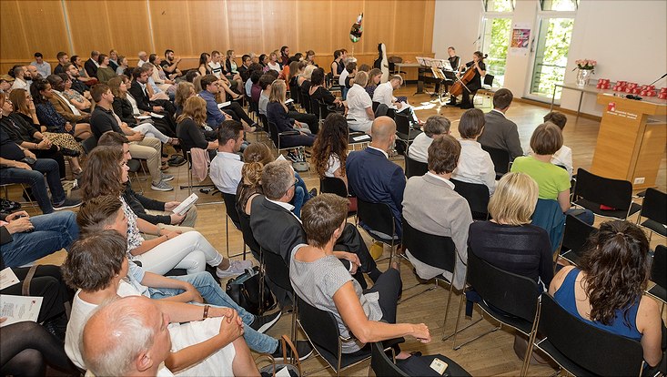 Große Feier für die AbsolventInnen der Sozialwissenschaften.