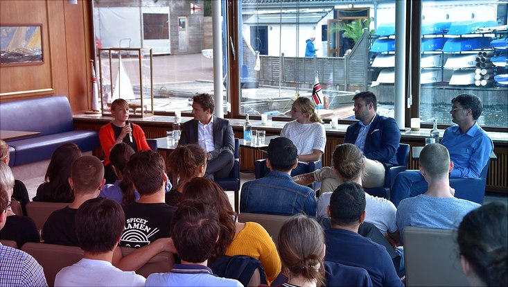 debate and party 4 The sixth wave of innovation: Green Technology and Sustainability