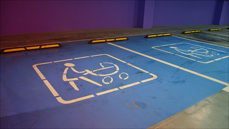 Parkplatz für Eltern mit Kleinkind
