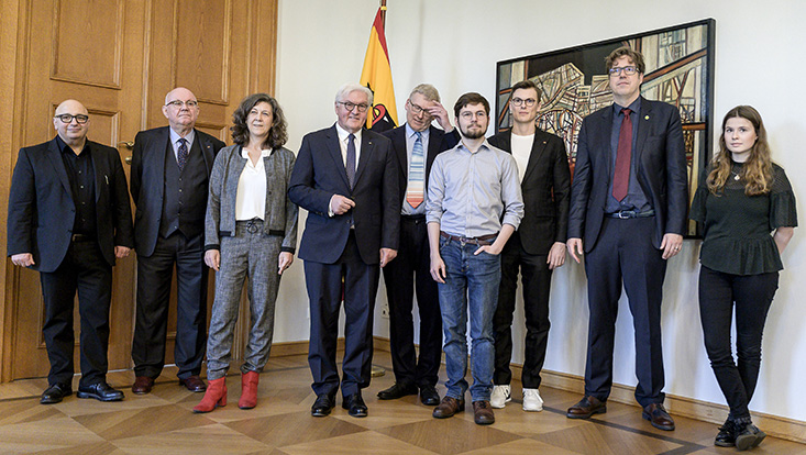 Federal President Frank-Walter Steinmeier with the participants, including CLICCS Co-Speaker and CEN Steering Committee Member Prof. Anita Engels (third from left).