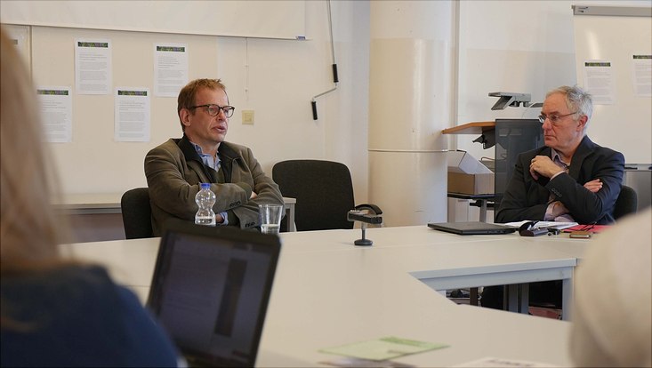 Hajo Seppelt und Volker Lilienthal im Seminar "Medienethik"