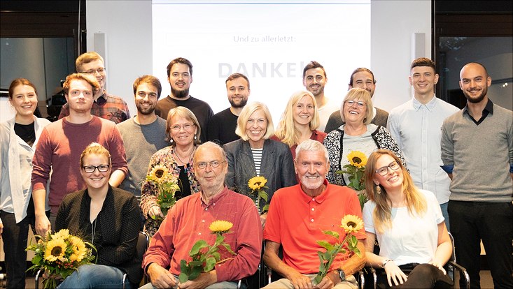 Gruppenfoto aller partizipierender Personen des Projekts "Gut alt werden in Bergedorf"