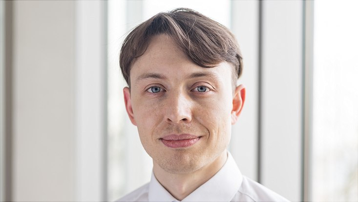 Portraitaufnahme Nils Geib, M.A., Wissenschaftlicher Mitarbeiter