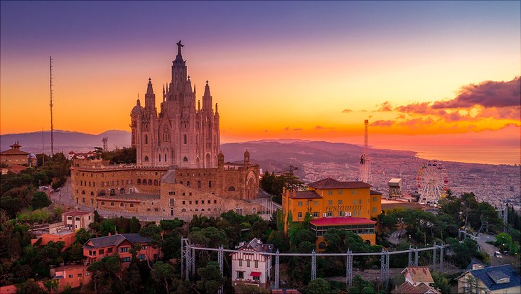 Skyline von Barcelona im Sonnenuntergang