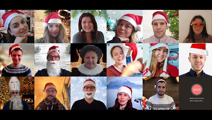 Weihnachtsfoto vom gesamten Team. Das Bild ist zusammengesetzt und in einem weihnachtlichen Motiv gestaltet